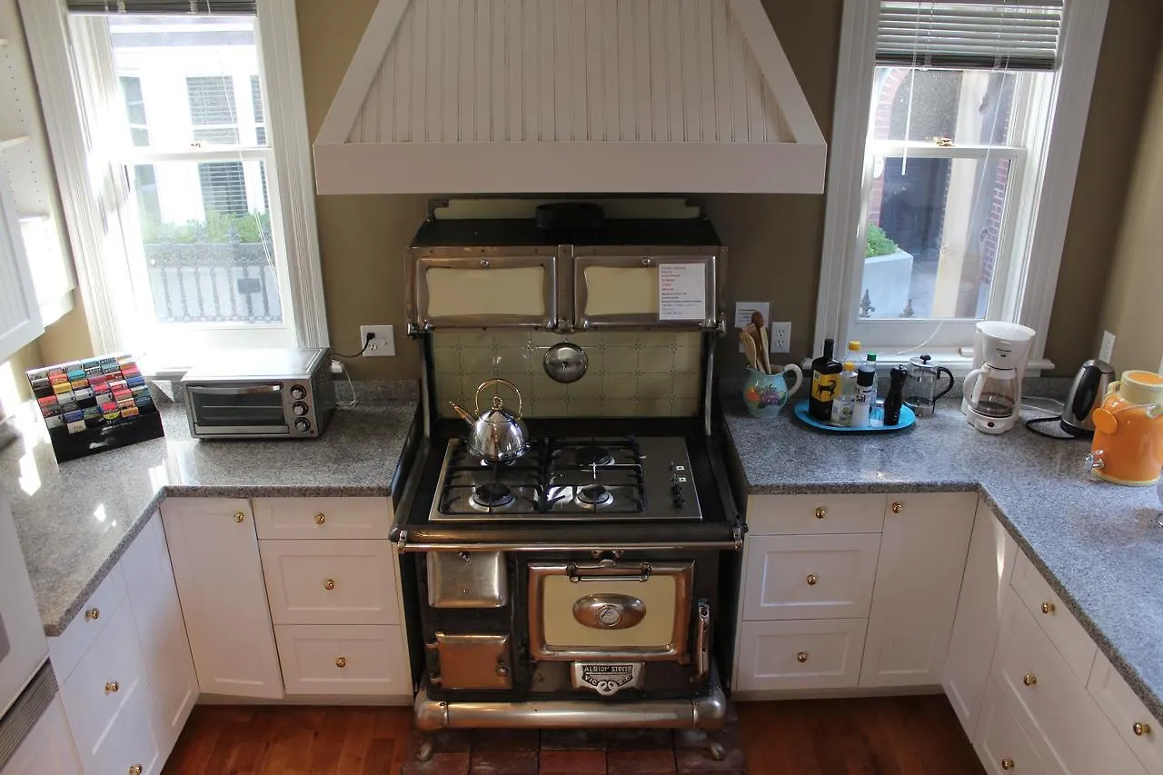 Robert Porter House Inn Victoria Bed & Breakfast